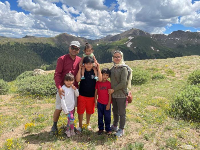 Family of 6 in the mountains