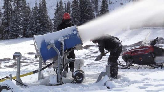 Snowmaking machine