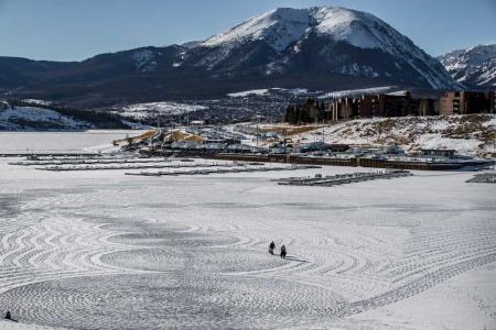 Simon Beck walks on Dillon Reservoir to create a snow mural. Photo credit: Silverthorne Photography.