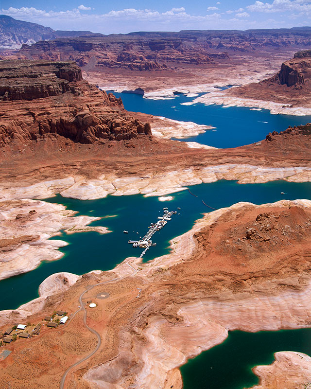 Low water levels in Lake Powell reflected in the bathtub ring around the reservoir.
