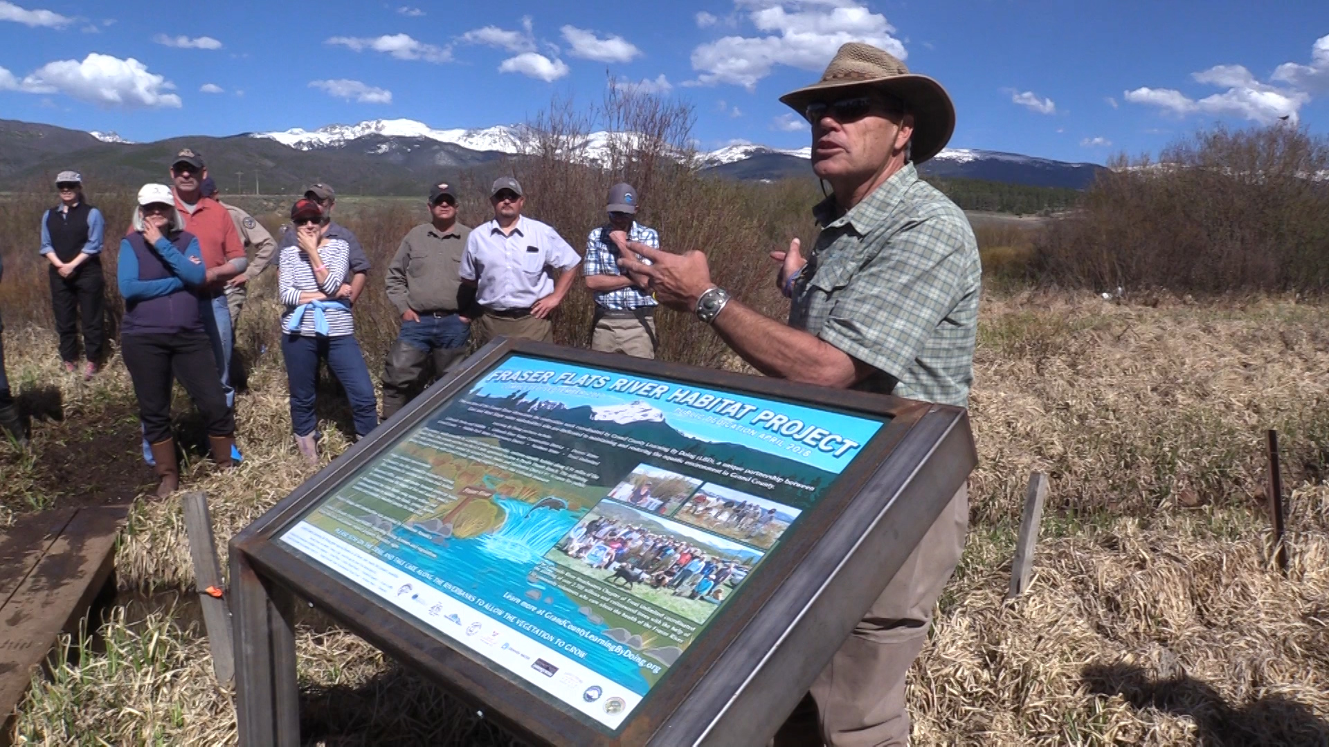 Kirk Klancke, president of the Colorado River Headwaters chapter of Trout Unlimited, explains the restoration work to Learning By Doing partners and members of the Grand County community on May 16, 2018.