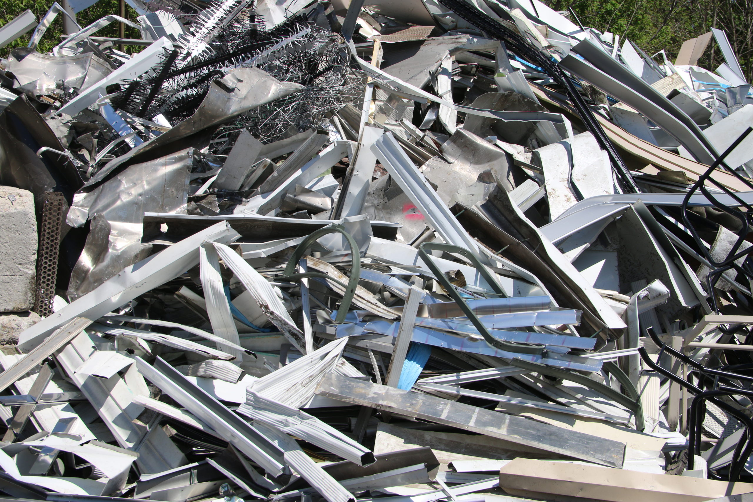 A pile of metals salvaged from construction sites await the recycling process. Photo credit: iStock.